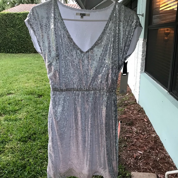 Dresses - Picture 3 of 8